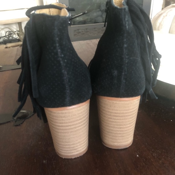 Kensie suede tassel booties size 6 - Picture 3 of 4